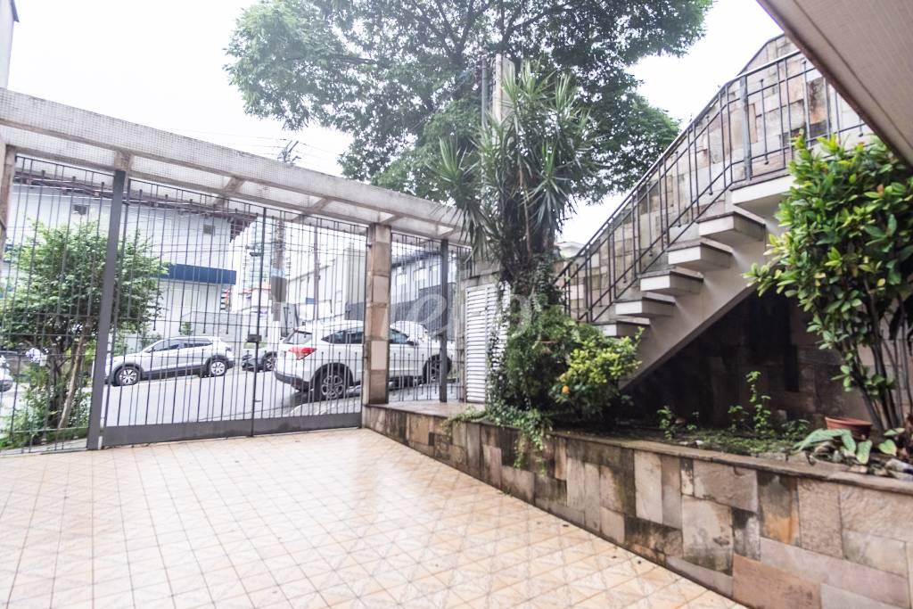 GARAGEM de Casa à venda, sobrado com 234 m², 4 quartos e 2 vagas em Vila Regente Feijó - São Paulo