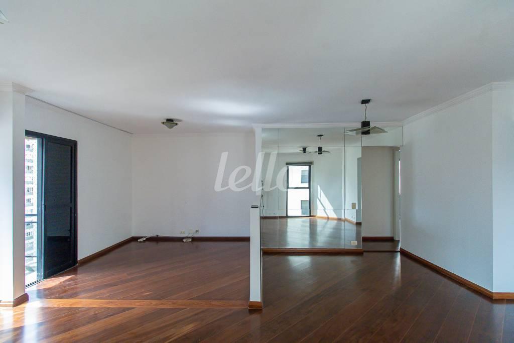 SALA de Apartamento para alugar, Padrão com 100 m², 2 quartos e 1 vaga em Indianópolis - São Paulo