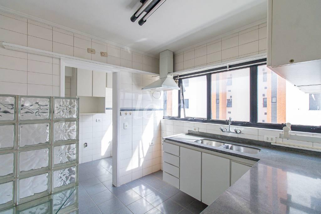 COZINHA de Apartamento para alugar, Padrão com 100 m², 2 quartos e 1 vaga em Indianópolis - São Paulo