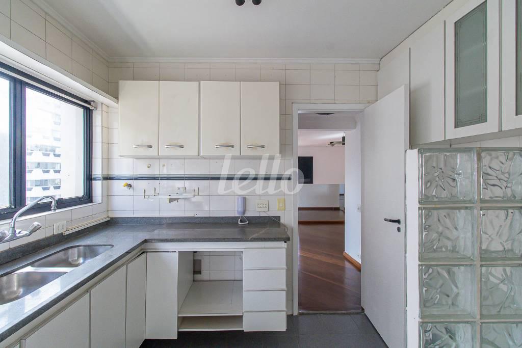 COZINHA de Apartamento para alugar, Padrão com 100 m², 2 quartos e 1 vaga em Indianópolis - São Paulo