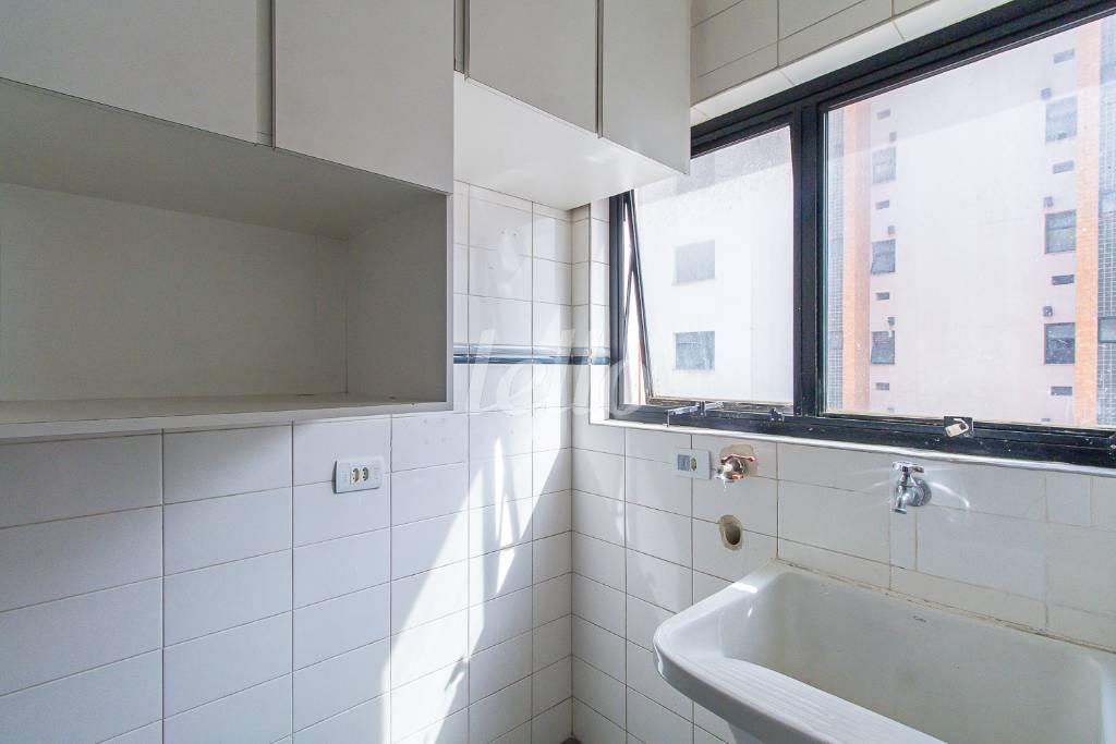 AREA DE SERVIÇO de Apartamento para alugar, Padrão com 100 m², 2 quartos e 1 vaga em Indianópolis - São Paulo
