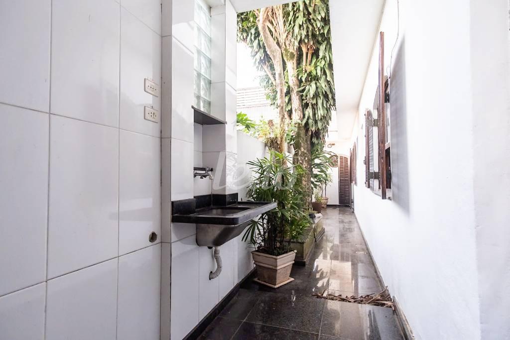 CORREDOR EXTERNO de Casa para alugar, térrea com 110 m², 3 quartos e 2 vagas em Mooca - São Paulo