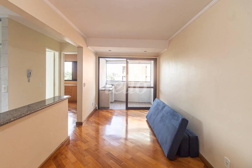 SALA de Apartamento para alugar, Padrão com 55 m², 2 quartos e 2 vagas em Indianópolis - São Paulo