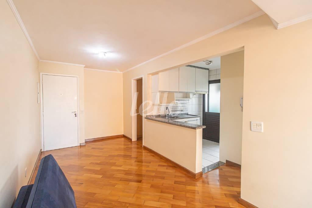 SALA de Apartamento para alugar, Padrão com 55 m², 2 quartos e 2 vagas em Indianópolis - São Paulo