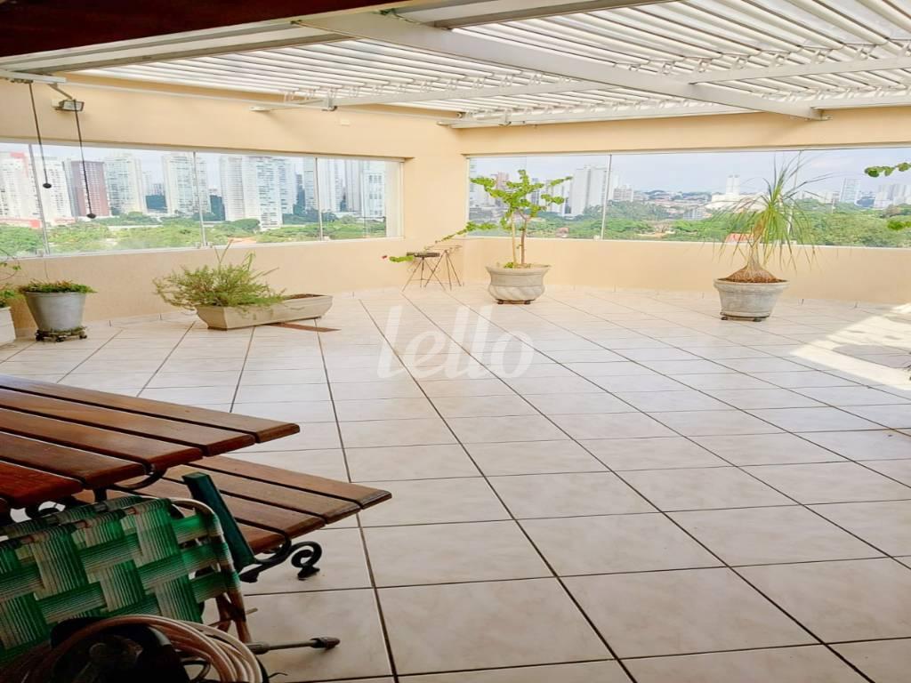 TERRAÇO de Apartamento à venda, cobertura - Padrão com 230 m², 3 quartos e 2 vagas em Brooklin Novo - São Paulo