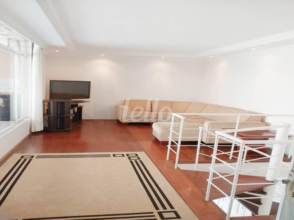 LIVING PISO SUPERIOR de Apartamento à venda, cobertura - Padrão com 230 m², 3 quartos e 2 vagas em Brooklin Novo - São Paulo