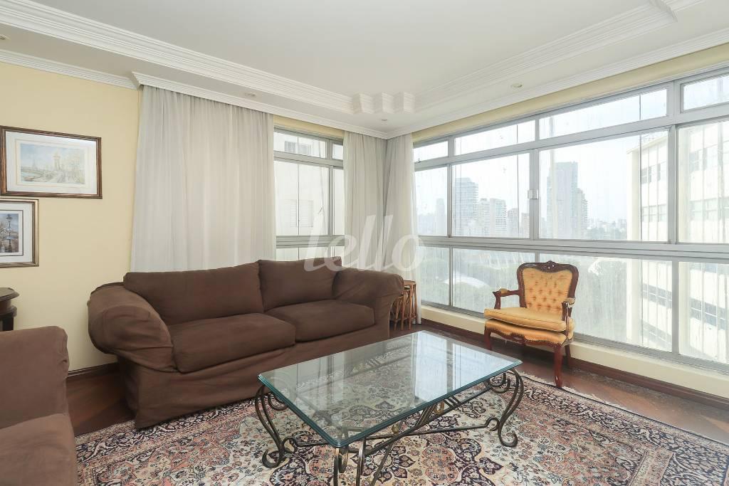 SALA de Apartamento para alugar, Padrão com 140 m², 3 quartos e 2 vagas em Paraíso - São Paulo
