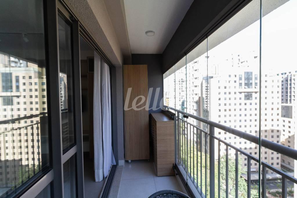 VARANDA de Apartamento para alugar, Padrão com 25 m², 1 quarto e em Indianópolis - São Paulo