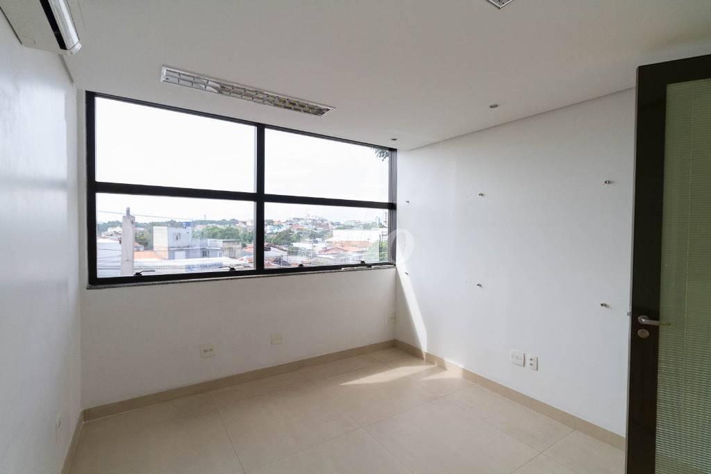 SALA de Prédio Comercial para alugar, Monousuário com 320 m², e 10 vagas em Vila Liviero - São Paulo