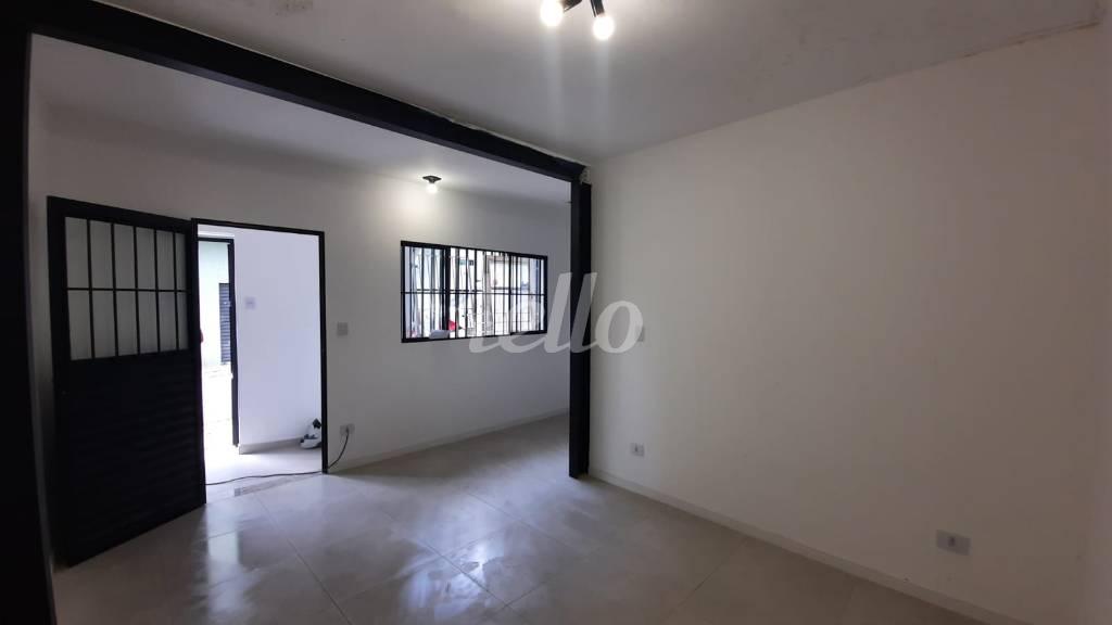 SALA de Casa para alugar, térrea com 46 m², 1 quarto e em Vila Isolina Mazzei - São Paulo