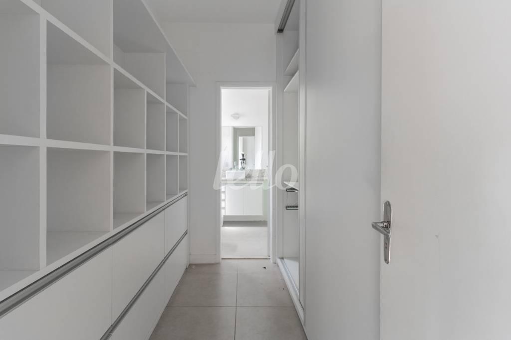 CLOSET de Apartamento para alugar, cobertura - Padrão com 180 m², 3 quartos e 1 vaga em Paraíso - São Paulo