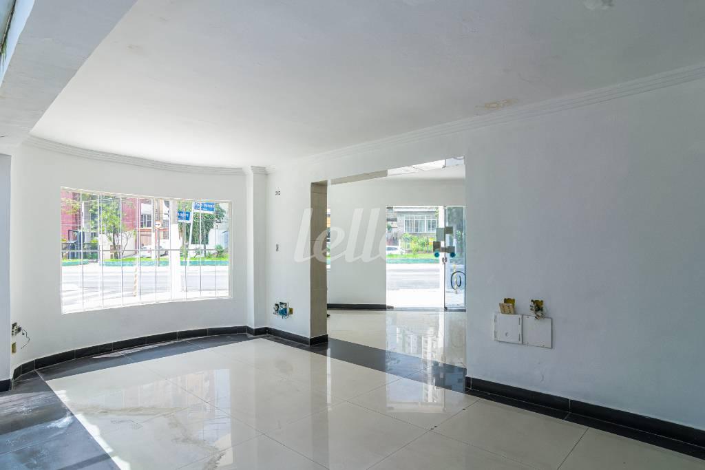 SALAO de Casa para alugar, sobrado com 212 m², e 5 vagas em Mooca - São Paulo