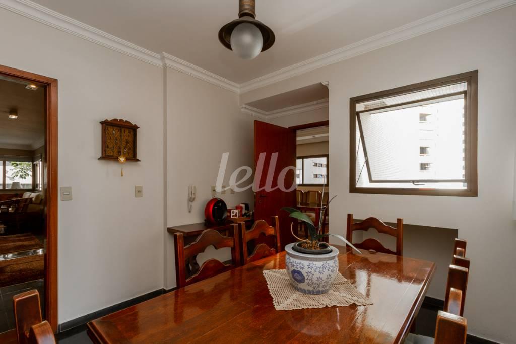 SALA 4 de Apartamento para alugar, Padrão com 290 m², 3 quartos e 4 vagas em Aclimação - São Paulo