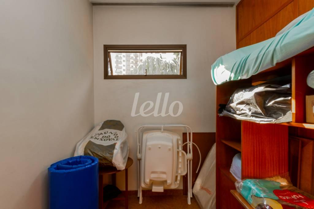 DORMITÓRIO DE SERVIÇO 2 de Apartamento para alugar, Padrão com 290 m², 3 quartos e 4 vagas em Aclimação - São Paulo