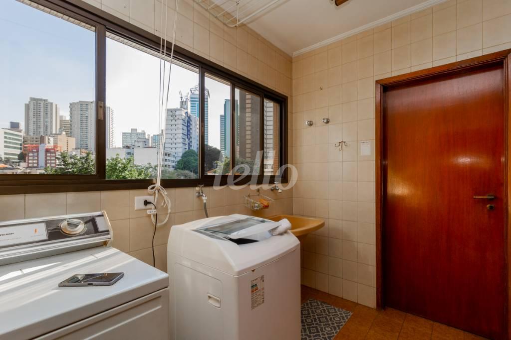 ÁREA DE SERVIÇO 1 de Apartamento para alugar, Padrão com 290 m², 3 quartos e 4 vagas em Aclimação - São Paulo