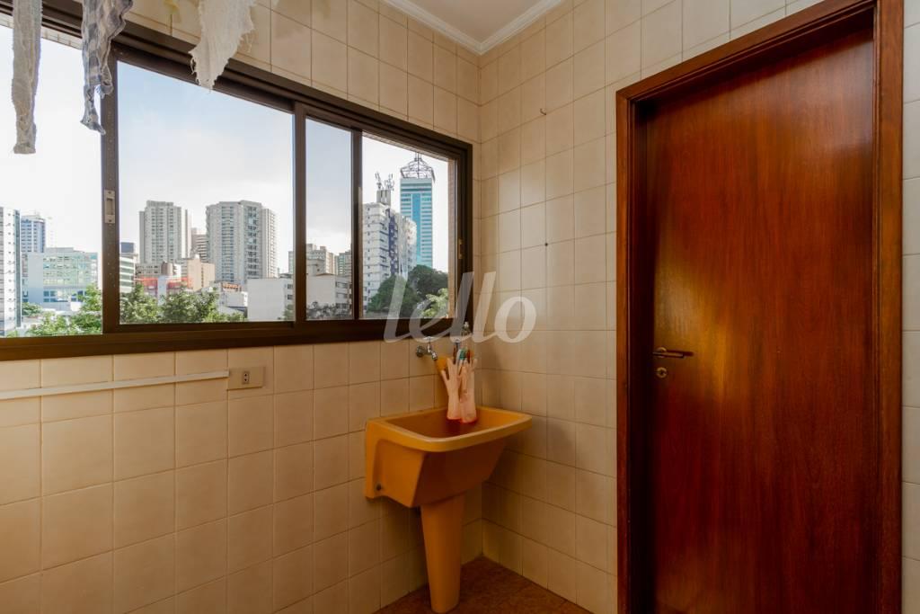 ÀREA DE SERVIÇO 2 de Apartamento para alugar, Padrão com 290 m², 3 quartos e 4 vagas em Aclimação - São Paulo