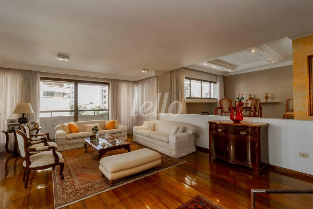 SALA 1 de Apartamento para alugar, Padrão com 290 m², 3 quartos e 4 vagas em Aclimação - São Paulo