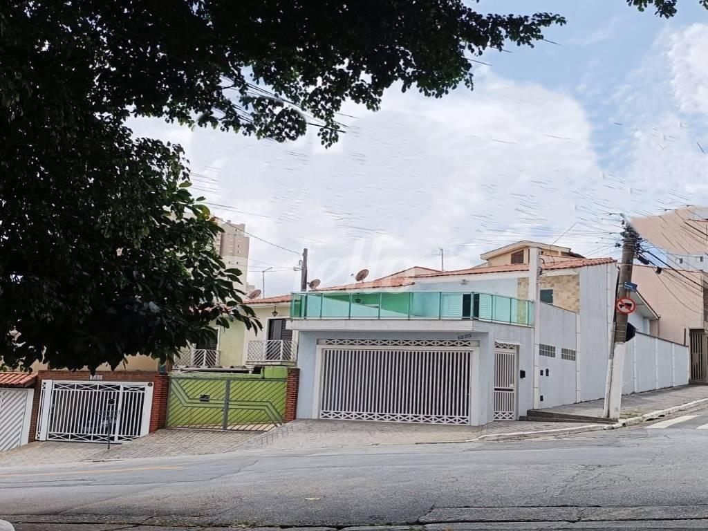 FACHADA de Casa à venda, sobrado com 150 m², 3 quartos e 2 vagas em Vila Carrão - São Paulo