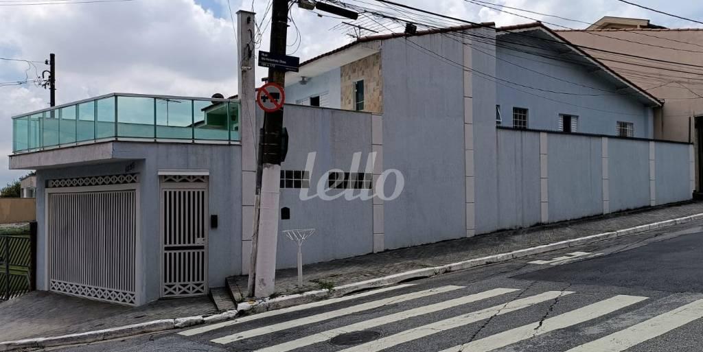 VISTA LATERAL de Casa à venda, sobrado com 150 m², 3 quartos e 2 vagas em Vila Carrão - São Paulo