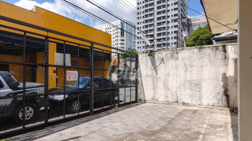 GARAGEM de Casa para alugar, térrea com 110 m², 2 quartos e 2 vagas em Indianópolis - São Paulo