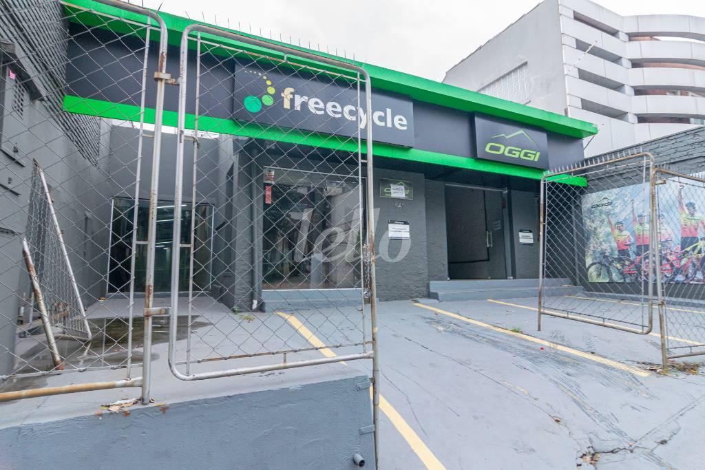 FACHADA de Prédio Comercial para alugar, Monousuário com 271 m², e 3 vagas em Pinheiros - São Paulo