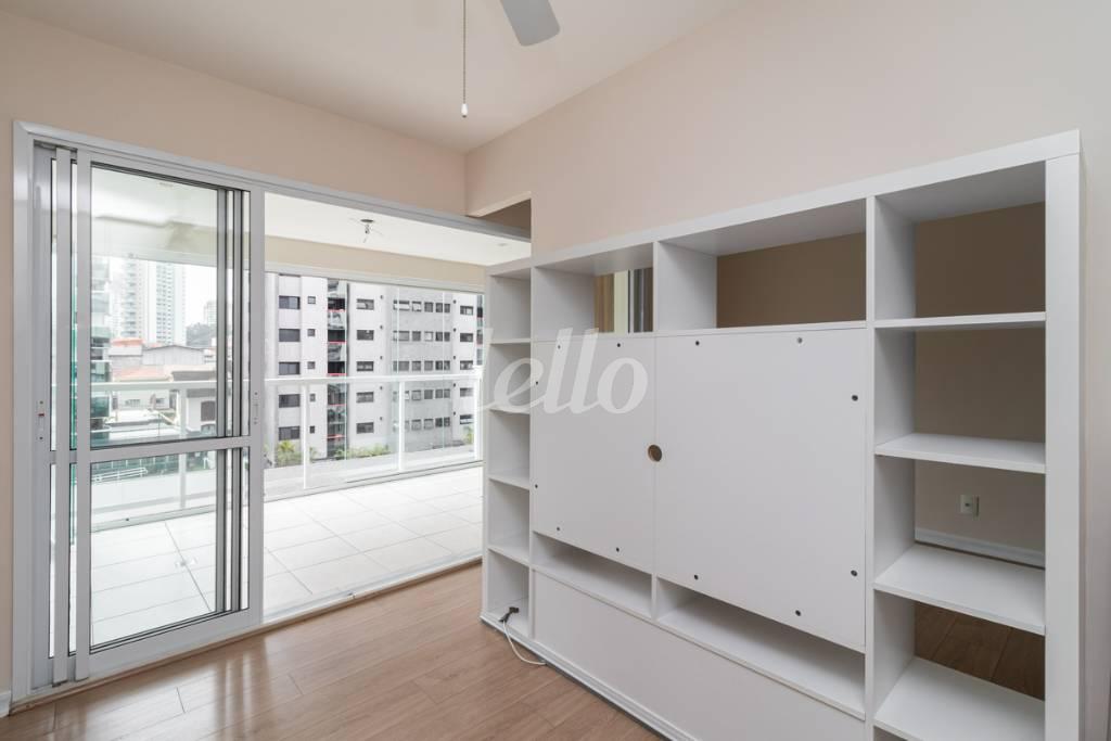 DORMITÓRIO de Apartamento à venda, Padrão com 54 m², 1 quarto e 1 vaga em Vila Regente Feijó - São Paulo