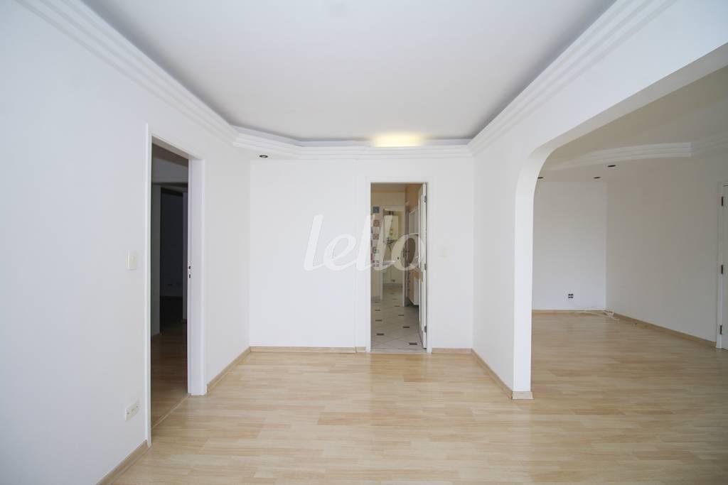 SALA de Apartamento para alugar, Padrão com 134 m², 3 quartos e 2 vagas em Pinheiros - São Paulo