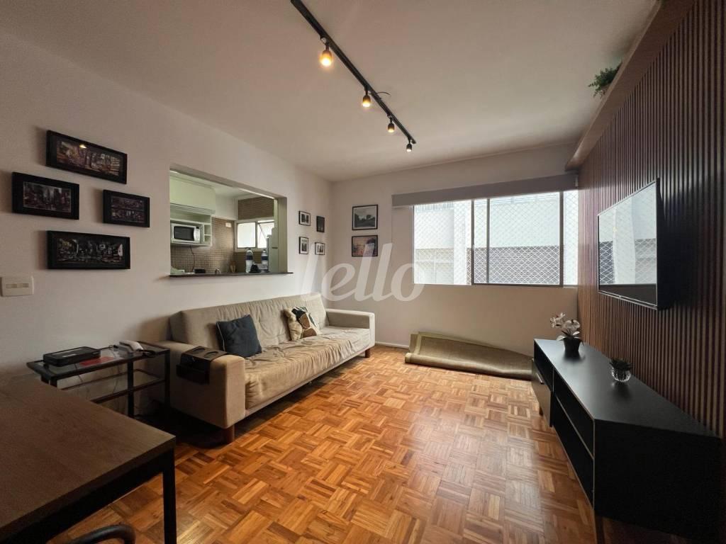 SALA de Apartamento à venda, Padrão com 70 m², 2 quartos e 1 vaga em Jardins - São Paulo