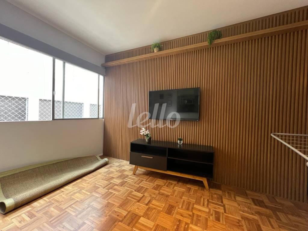 SALA de Apartamento à venda, Padrão com 70 m², 2 quartos e 1 vaga em Jardins - São Paulo