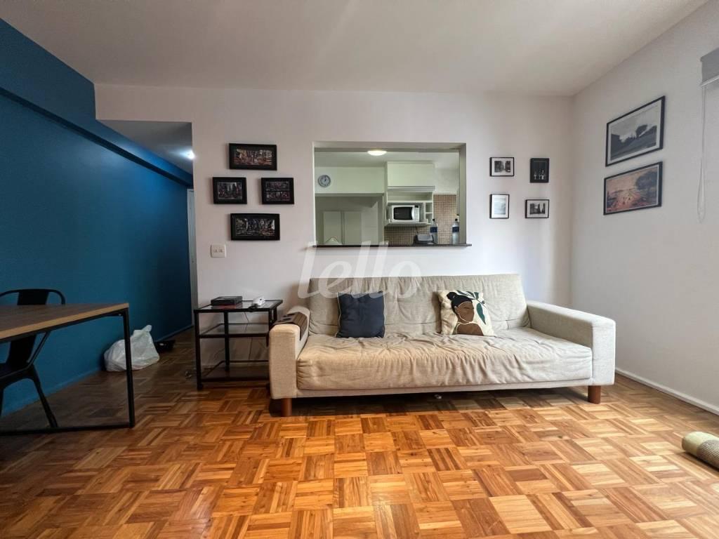 SALA de Apartamento à venda, Padrão com 70 m², 2 quartos e 1 vaga em Jardins - São Paulo