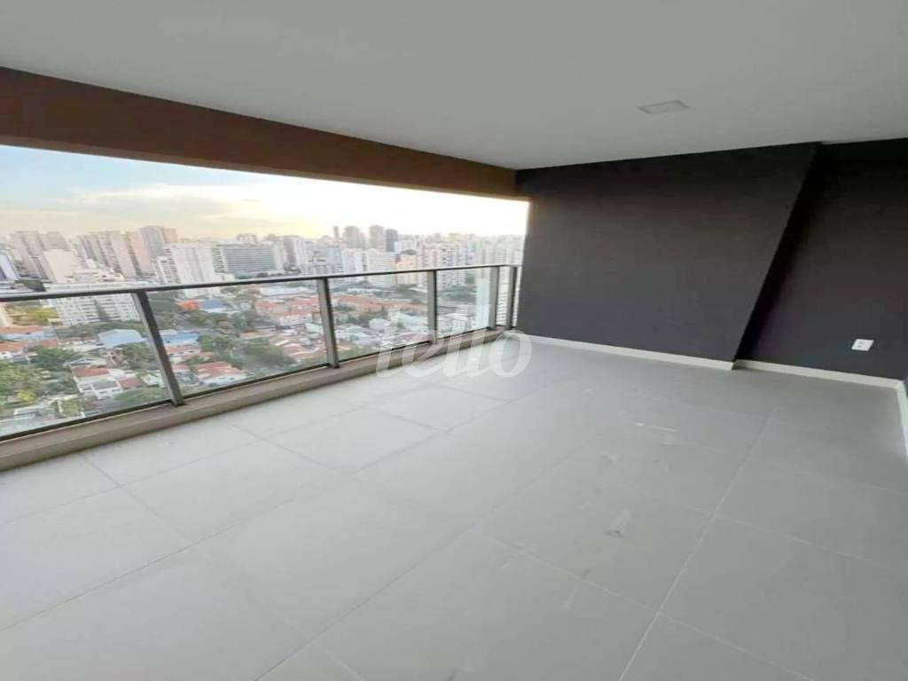 TERRAÇO de Apartamento à venda, Padrão com 143 m², 3 quartos e 2 vagas em Campo Belo - São Paulo