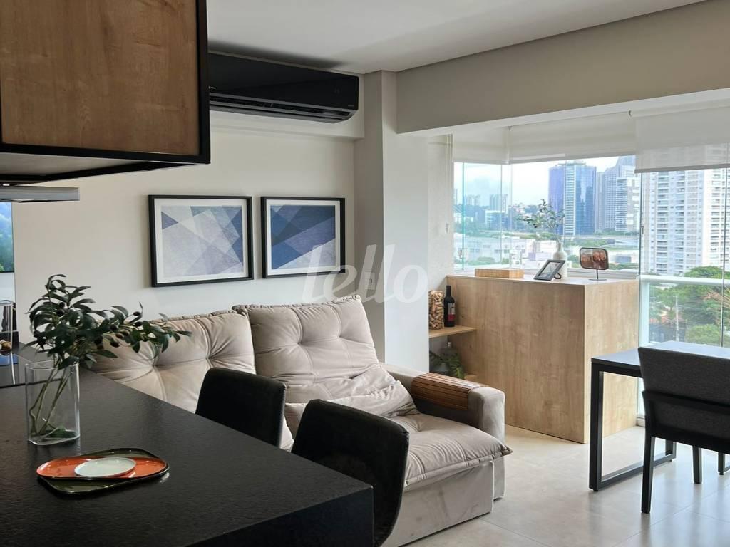 SALA de Apartamento para alugar, Padrão com 40 m², 1 quarto e 1 vaga em Vila Gertrudes - São Paulo