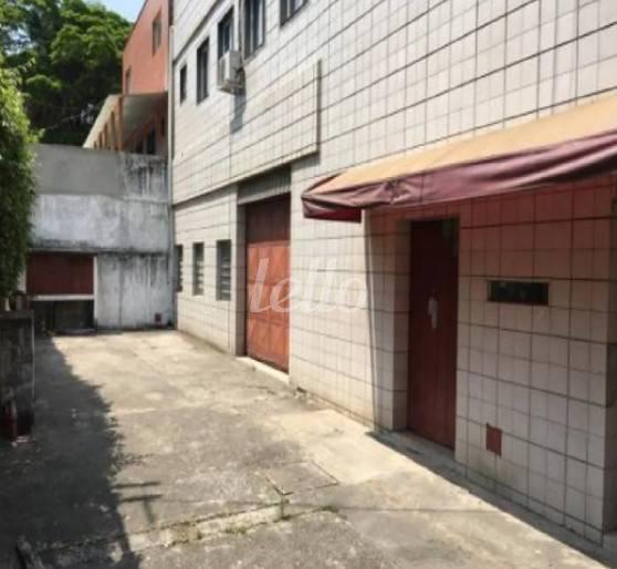 ÁREA EXTERNA de Galpão/Armazém à venda, Padrão com 1000 m², e 4 vagas em Saúde - São Paulo