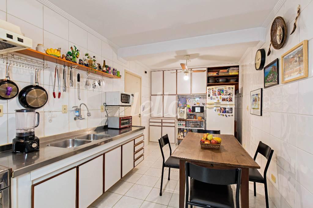COZINHA de Apartamento à venda, Padrão com 160 m², 3 quartos e 1 vaga em Itaim Bibi - São Paulo