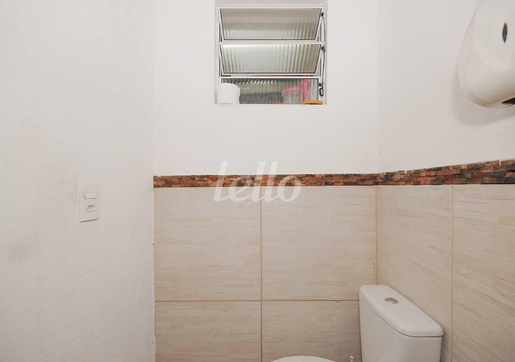 BANHEIRO de Loja para alugar, Padrão com 80 m², e 5 vagas em Vila Mazzei - São Paulo