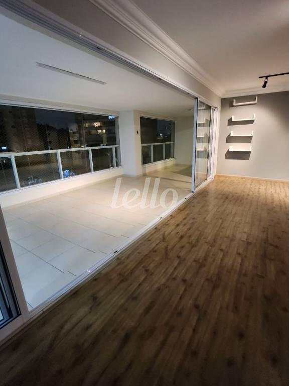 LIVING de Apartamento à venda, Padrão com 240 m², 4 quartos e 4 vagas em Ipiranga - São Paulo