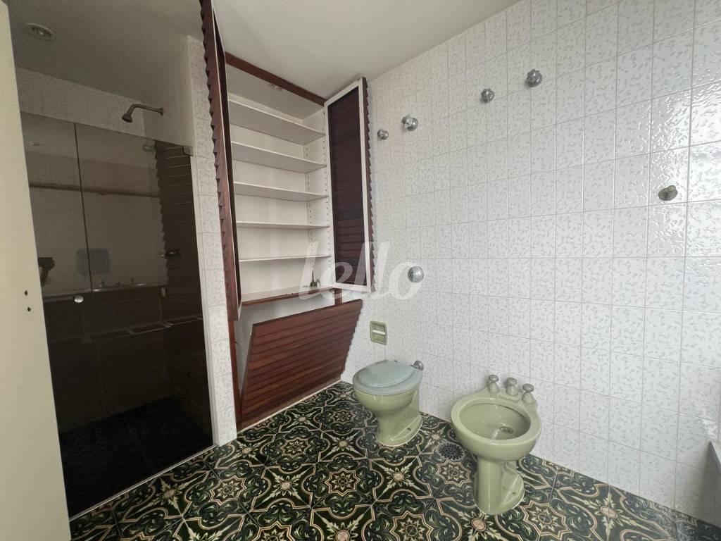 BANHEIRO SUÍTE de Apartamento à venda, Padrão com 420 m², 4 quartos e 1 vaga em Bela Vista - São Paulo