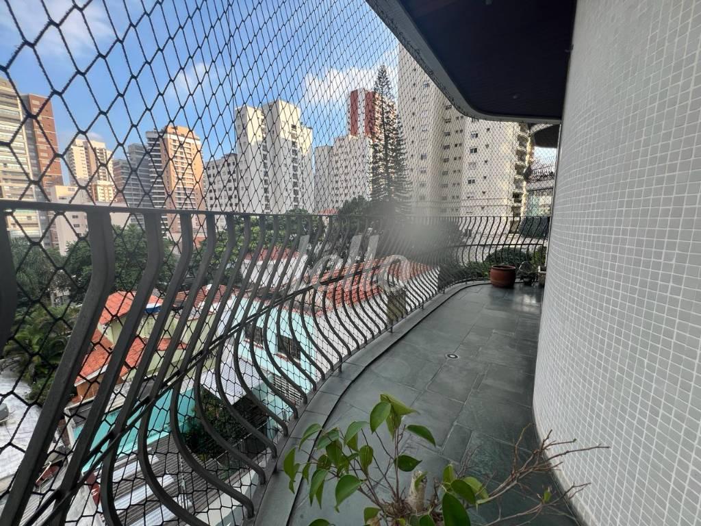 TERRAÇO de Apartamento à venda, Padrão com 182 m², 4 quartos e 2 vagas em Perdizes - São Paulo