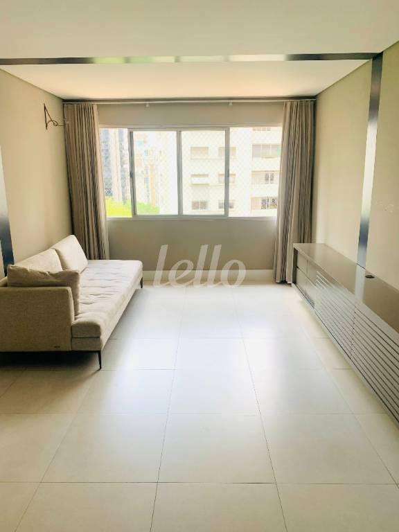 SALA de Apartamento para alugar, Padrão com 100 m², 2 quartos e 1 vaga em Cerqueira César - São Paulo
