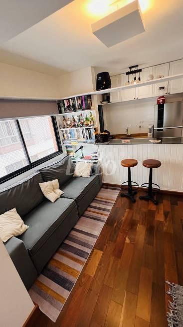 LIVING de Apartamento à venda, Padrão com 32 m², 1 quarto e 1 vaga em Jardim Paulista - São Paulo