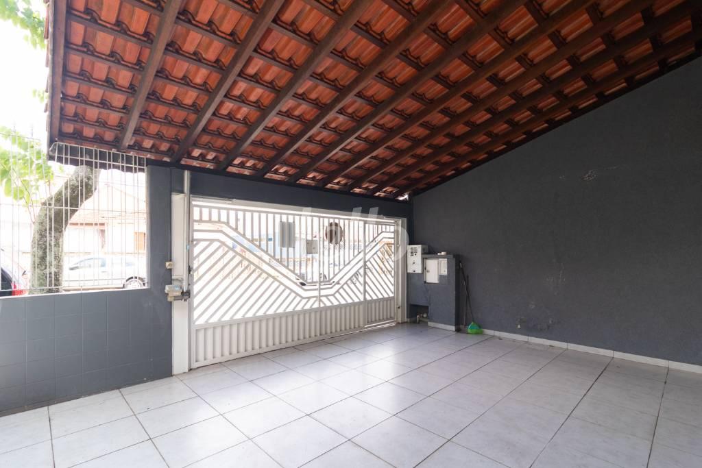 GARAGEM de Casa à venda, térrea com 150 m², 4 quartos e 2 vagas em Vila Lúcia - São Paulo