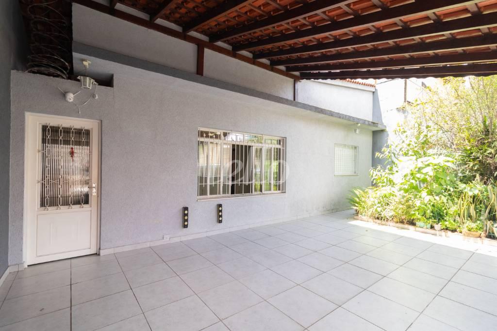 GARAGEM de Casa à venda, térrea com 150 m², 4 quartos e 2 vagas em Vila Lúcia - São Paulo