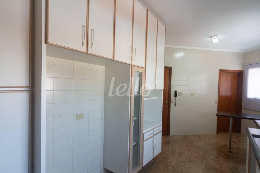 COZINHA de Apartamento para alugar, Padrão com 140 m², 3 quartos e 2 vagas em Vila Regente Feijó - São Paulo