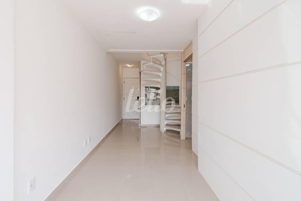 SALA de Apartamento para alugar, Duplex com 84 m², 1 quarto e 2 vagas em Indianópolis - São Paulo