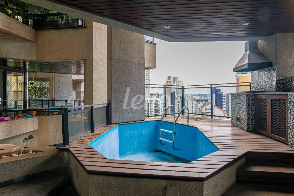 SACADA de Apartamento para alugar, Padrão com 78 m², 1 quarto e 2 vagas em Vila Suzana - São Paulo