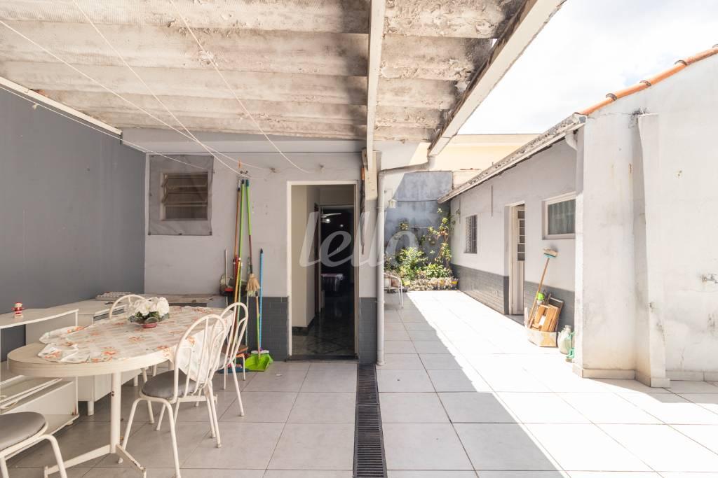 ÁREA EXTERNA de Casa à venda, térrea com 150 m², 4 quartos e 2 vagas em Vila Lúcia - São Paulo