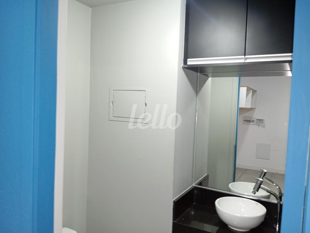 2-BANHEIRO-002.JPG de Sala / Conjunto para alugar, Padrão com 98 m², e 3 vagas em Pinheiros - São Paulo