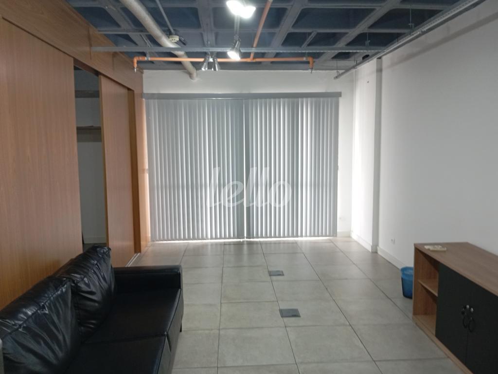 1-SALA-001.JPG de Sala / Conjunto para alugar, Padrão com 98 m², e 3 vagas em Pinheiros - São Paulo