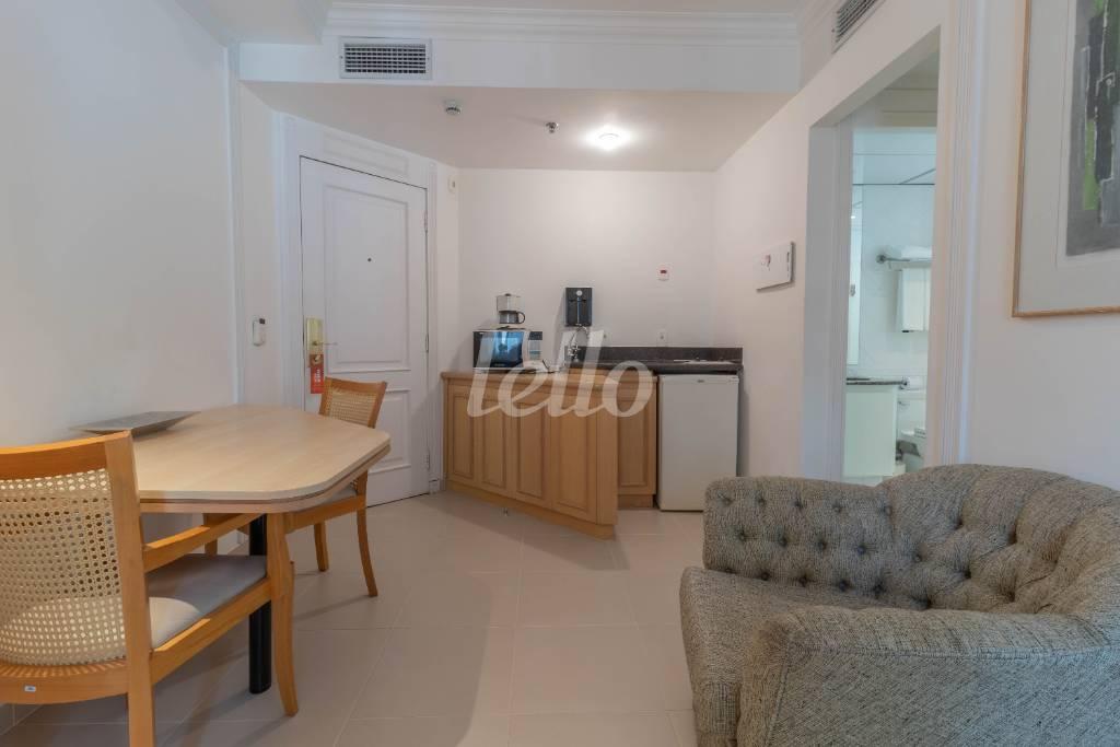 SALA de Apartamento para alugar, Padrão com 32 m², 1 quarto e 1 vaga em Jardim Paulista - São Paulo