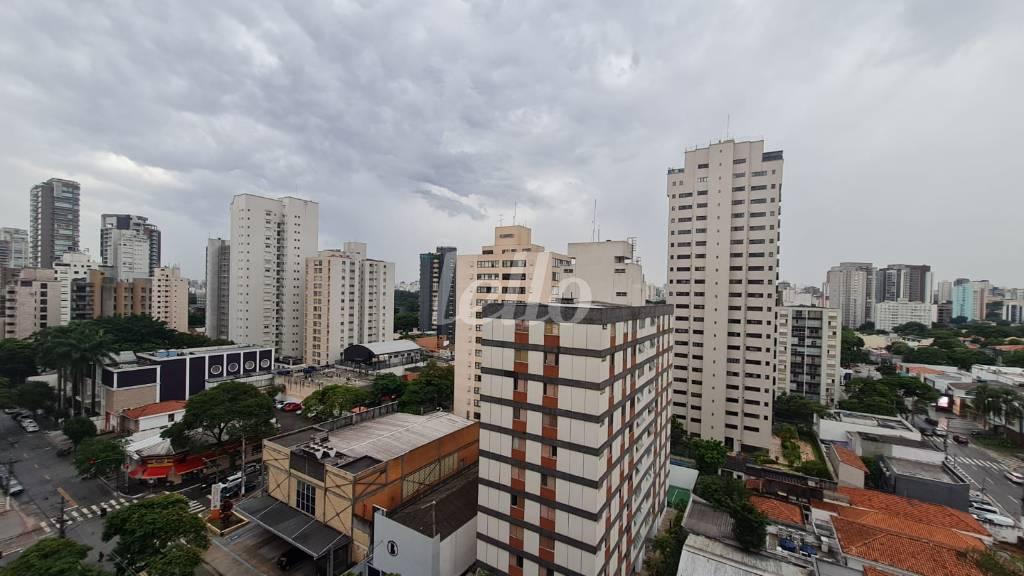 VISTA de Apartamento à venda, Padrão com 86 m², 3 quartos e 1 vaga em Moema - São Paulo
